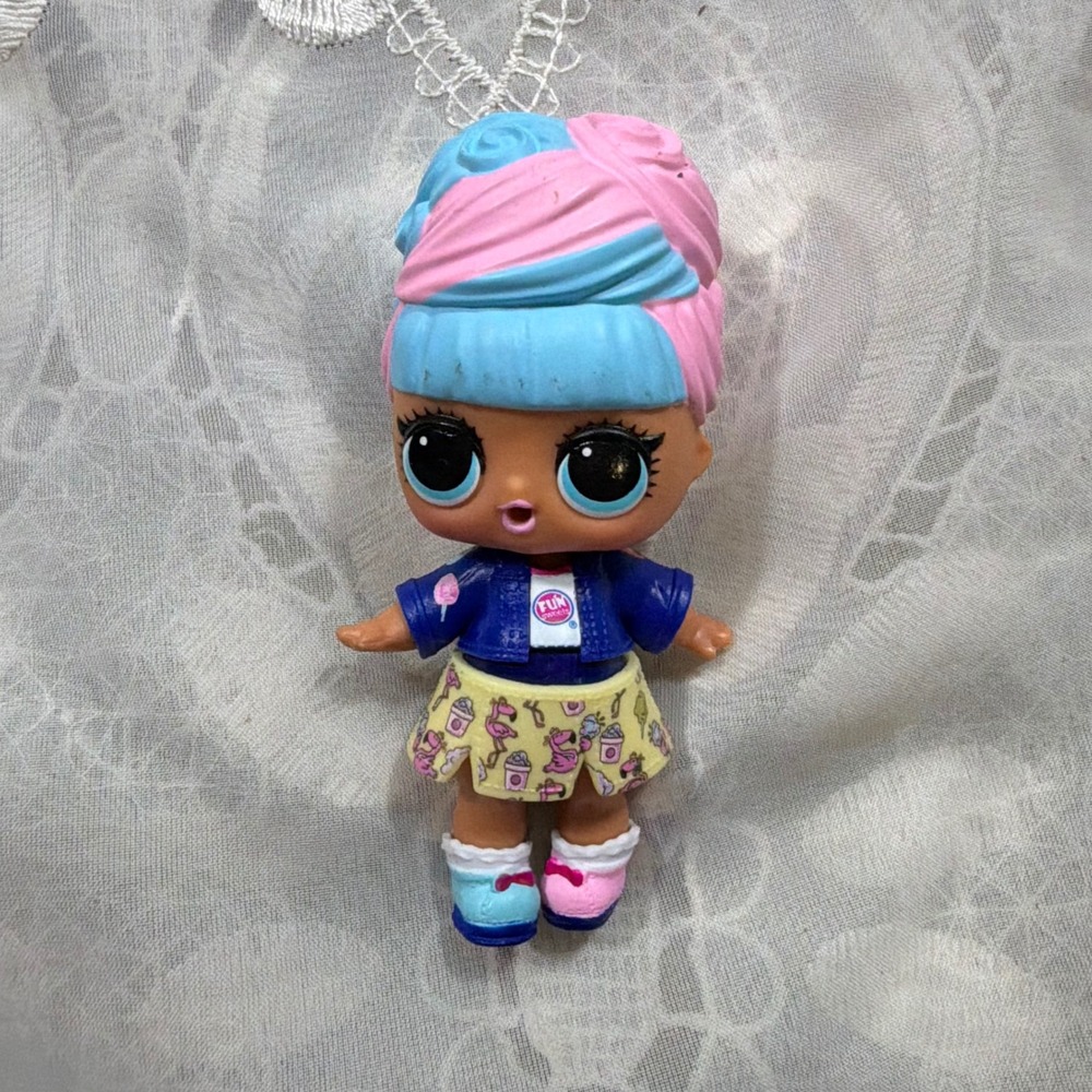 Nostalgia 2016 LOL Surprise Doll Pink Blue Hair Flamingo Skirt Fun Sweets Outfit